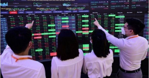 Dự báo VN-Index có thể vượt 1.500 điểm trong kịch bản tích cực, chuyên gia chỉ tên nhóm cổ phiếu "dẫn sóng" trong năm 2025