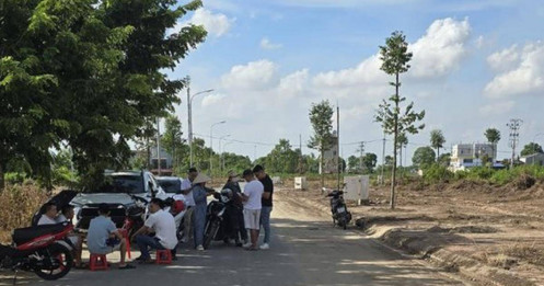 Đất tỉnh "tăng nhiệt", nhà đầu tư "ôm" cùng lúc vài lô đất