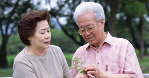 Về già, người khôn ngoan tránh chi tiền vào 3 'vùng cấm' này