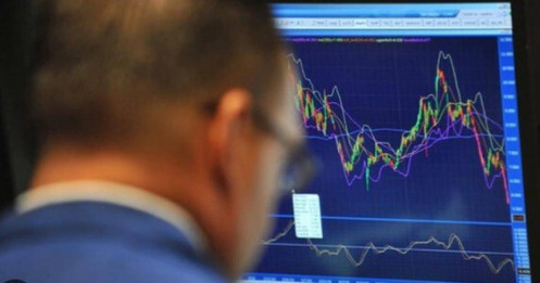 Khối ngoại đảo chiều mua ròng gần 800 tỷ đồng, "gom" mạnh 2 mã ngân hàng