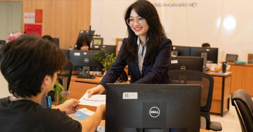 Chuyên gia BVSC: Cổ phiếu ngân hàng đang được định giá rẻ và có tiềm năng đầu tư trong năm 2025