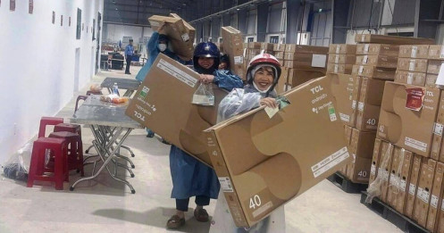 Một công ty tặng 4.400 công nhân mỗi người một tivi