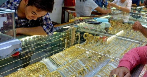 Giá vàng miếng SJC, vàng nhẫn 99,99 đồng loạt giảm