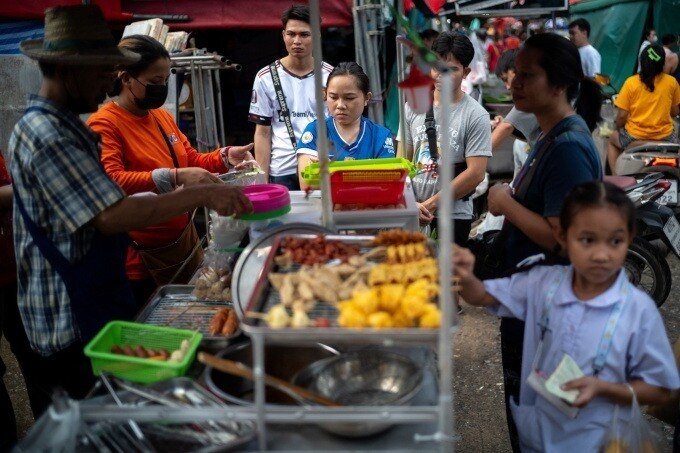 Thái Lan hạ lãi suất