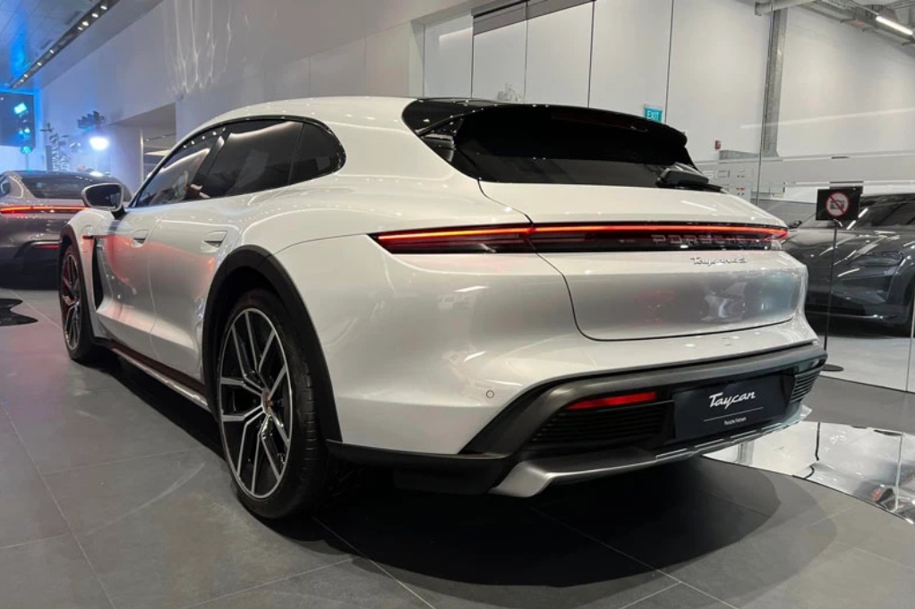 Porsche Taycan 2025 trình làng tại Việt Nam, giá từ 4,620 tỷ đồng