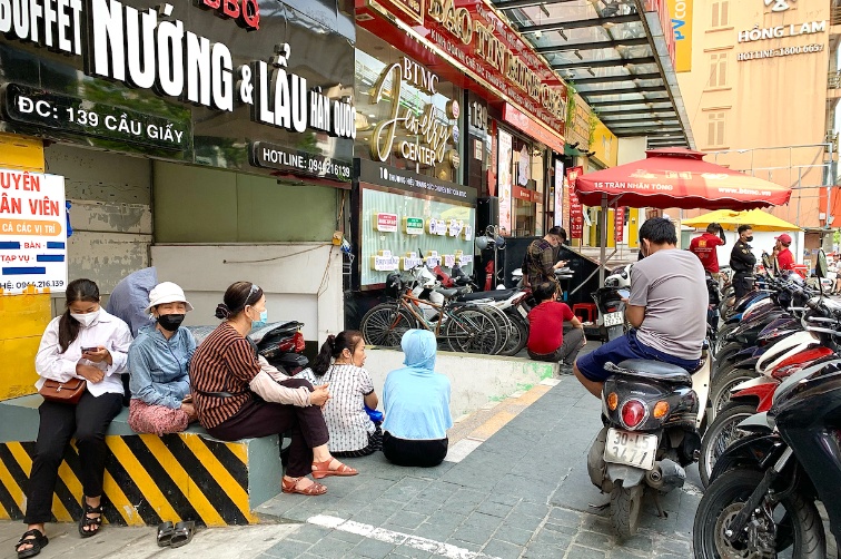 Đi khắp Hà Nội không mua nổi 1 chỉ vàng nhẫn để mừng cưới