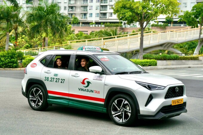 Vinasun 'sống' nhờ bán xe cũ và quảng cáo trên taxi