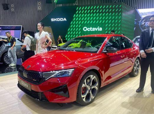 Chi tiết Skoda Octavia 2025 - đối thủ của Honda Civic, Hyundai Elantra - mới ra mắt Việt Nam