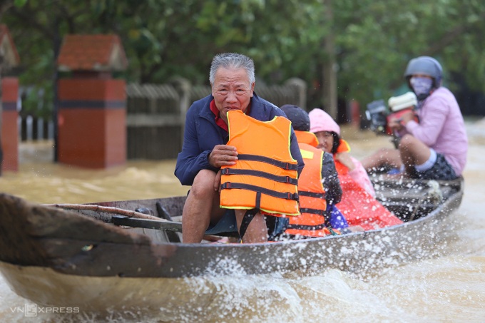 Lâm nợ sau lũ