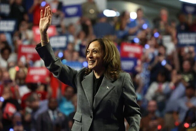 Bà Kamala Harris: Cú đảo ngược vận mệnh và "khách hàng" duy nhất!