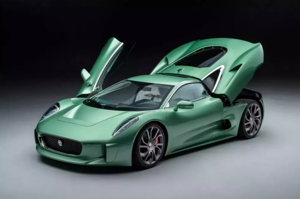 Cận cảnh Jaguar C-X75 thứ 2 được sửa đổi để trở thành siêu xe hợp pháp lưu thông trên đường phố