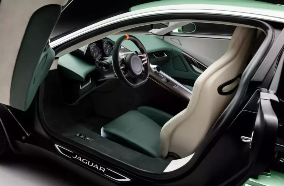 Cận cảnh Jaguar C-X75 thứ 2 được sửa đổi để trở thành siêu xe hợp pháp lưu thông trên đường phố