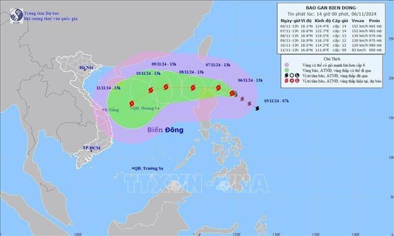 Bão YINXING giật cấp 17 đang di chuyển gần Biển Đông