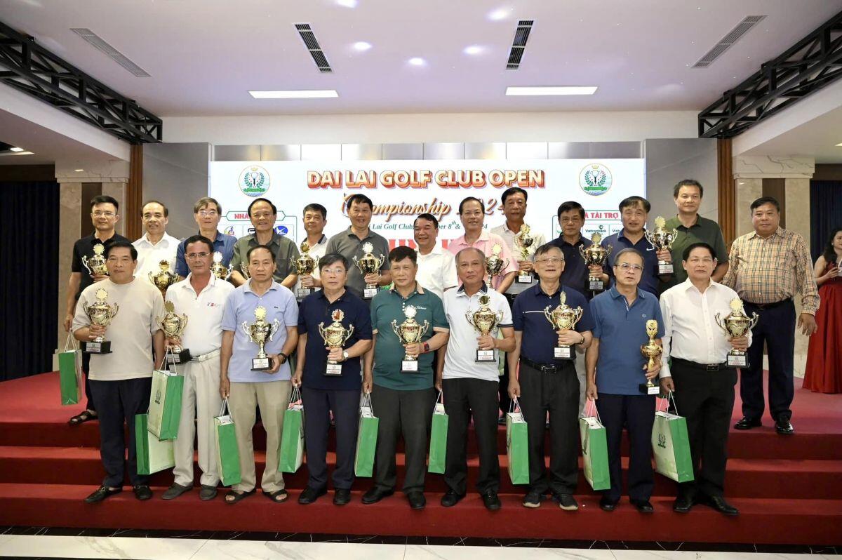 Golfer Nguyễn Văn Sơn và Nguyễn Thị Tuyết Chinh giành chức vô địch Đại Lải Golf Club Championship 2024