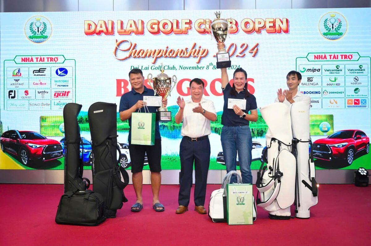 Golfer Nguyễn Văn Sơn và Nguyễn Thị Tuyết Chinh giành chức vô địch Đại Lải Golf Club Championship 2024