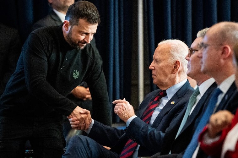 Ông Biden tìm cách xóa nợ cho Ukraine, cho phép Kiev dùng mìn chống bộ binh