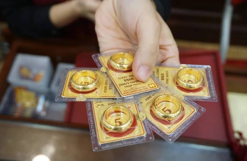 Vàng trong nước ngược chiều thế giới, quay đầu giảm mạnh