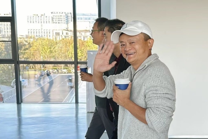 Jack Ma đến trụ sở Alibaba sau gần hai năm