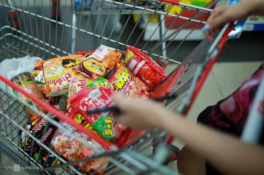 Tiếp tục giảm 2% thuế VAT tới giữa năm sau
