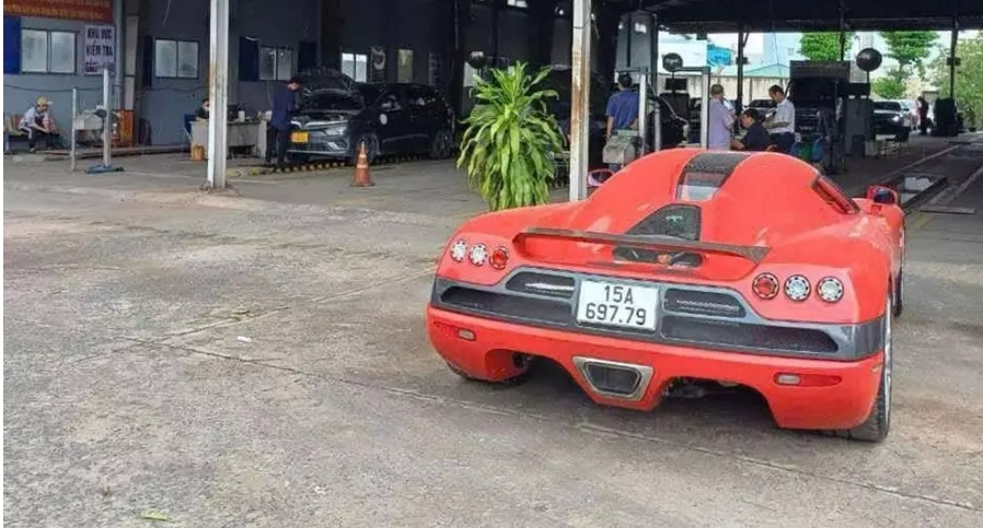 Xôn xao với hình ảnh siêu phẩm Koenigsegg CCX độc nhất Việt Nam đã có biển số