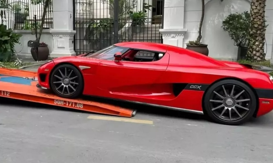 Xôn xao với hình ảnh siêu phẩm Koenigsegg CCX độc nhất Việt Nam đã có biển số