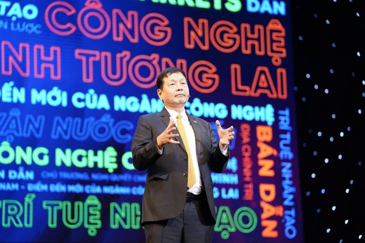 "Cơ hội chưa từng có" của Việt Nam qua cái nhìn của ông Nguyễn Duy Hưng và Trương Gia Bình