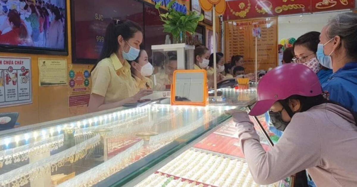 Hiếm hoi giá vàng nhẫn 9999 đắt hơn vàng miếng SJC cả triệu đồng