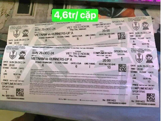 Vé trận Việt Nam Singapore chỉ 300.000 đồng đã "bay lên nóc" sau bàn thắng của Xuân Son và Tiến Linh