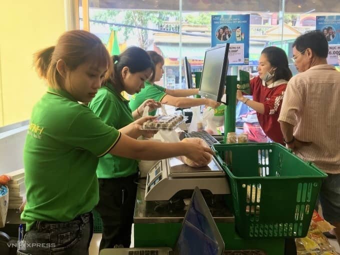 Nhân viên thôi việc, Thế Giới Di Động gom cổ phiếu rẻ bằng 16% giá thị trường