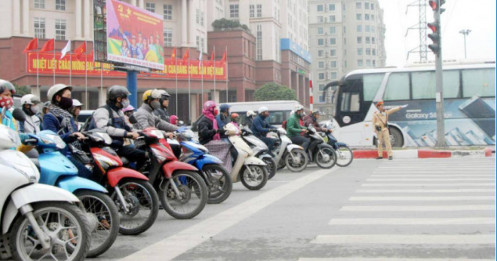 Cục CSGT nói gì về việc có thể bị phạt oan bởi đèn giao thông "đang xanh bỗng dưng đỏ"?