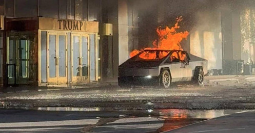 Ô tô phát nổ trước tòa tháp Trump, Mỹ điều tra khả năng tấn công khủng bố