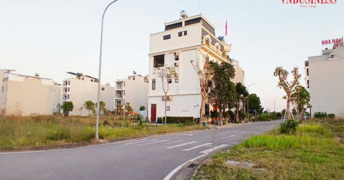 'Cá mập' trở lại, đất tỉnh vẫn như 'chiếc lò xo bị nén chờ bật tăng'