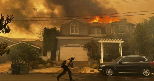 Cháy rừng đe dọa khu nhà giàu bậc nhất California