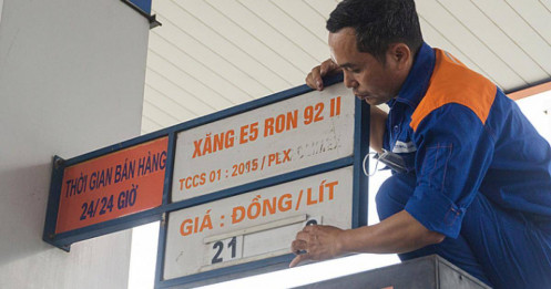 Giá xăng vượt 21.000 đồng/lít