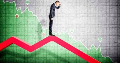 NĐT nên bảo toàn vốn, chuẩn bị sức mua, đón cơ hội từ biến động lớn