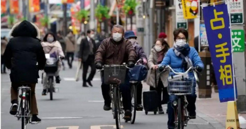 Đến tuổi trung niên tôi nhận ra: Nhiều người có tiền nhưng vẫn không mua nhà hay xe, chỉ thích làm 4 điều này