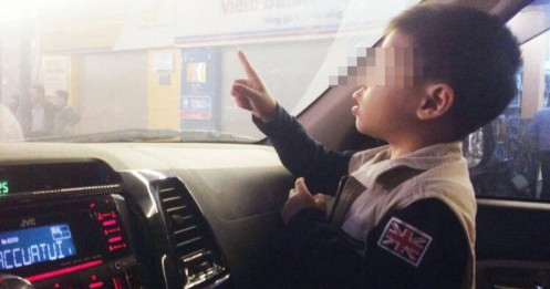Phạt cả triệu đồng nếu để trẻ ngồi ghế trước ô tô