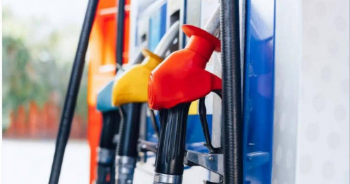 EIA dự báo giá dầu giảm mạnh đến 2026 do nguy cơ dư cung