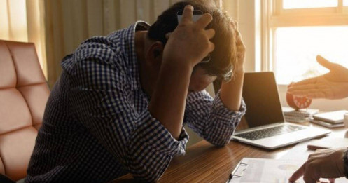 4 biểu hiện không dấu nổi của người thường xuyên thiếu tiền