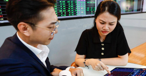 'Chứng khoán có thể giảm mạnh 15-20% trước khi tăng ổn định'