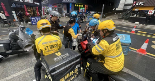 Sinh mệnh của shipper bị khách quỵt tiền, đánh một sao