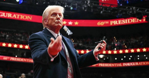 Tổng thống Donald Trump yêu cầu giảm lãi suất ngay lập tức trong cuộc họp Davos