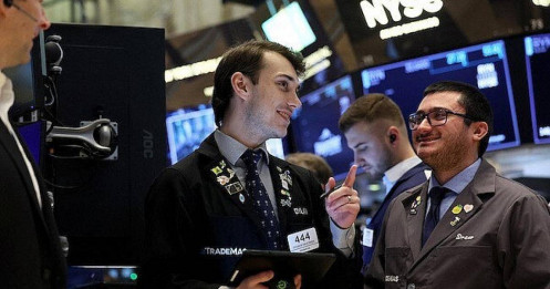 Dow Jones tăng hơn 400 điểm, chỉ số S&P 500 lên mức cao kỷ lục