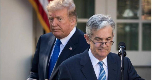 Tổng thống Donald Trump chỉ nói một câu thách thức FED, chứng khoán Mỹ tăng phá kỷ lục