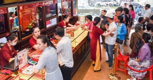 Nhiều nhà đầu tư lãi đậm trong cơn “điên loạn” của giá vàng