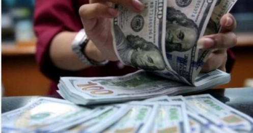Giá USD thị trường tự do tăng vọt