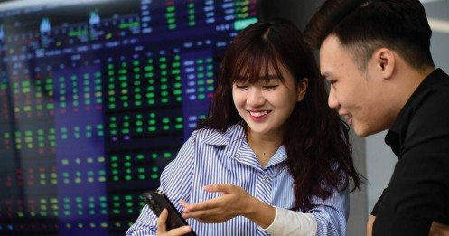 Dòng tiền ưu tiên "hàng hiệu"