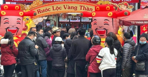 Vàng nhẫn đắt kỷ lục trước ngày Thần Tài, dân bán vài chục lượng, ôm về tiền tỷ