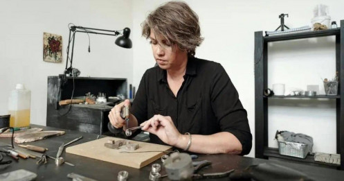 Áp lực nguồn cung tiếp tục đè lên ngành bạc: Cơn sốt AI và “ẩn số Trump” sẽ đẩy số phận kim loại trắng này đi về đâu?