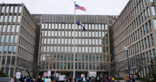 Tạm hoãn chương trình sa thải hàng chục nghìn nhân viên liên bang Mỹ